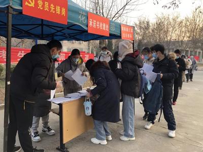 研究生黨員干部先鋒隊 寒冬送溫暖，服務考研生